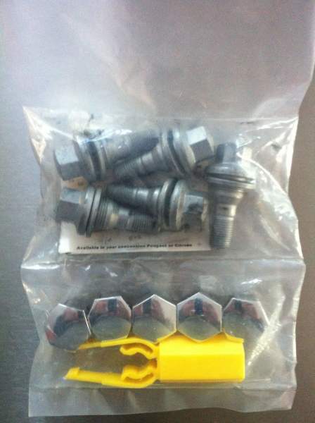 3 x Sets Radbolzen (je 5 x  Radbolzen und Chromkappen) für Alufelgen