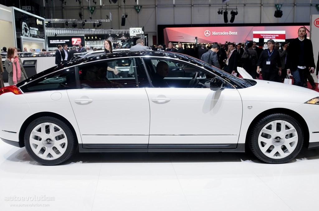 geneva-2011-citroen-c6-noir-et-blanc-live-photos_10.jpg.4d788738ed4b19ab424030805def6266.jpg