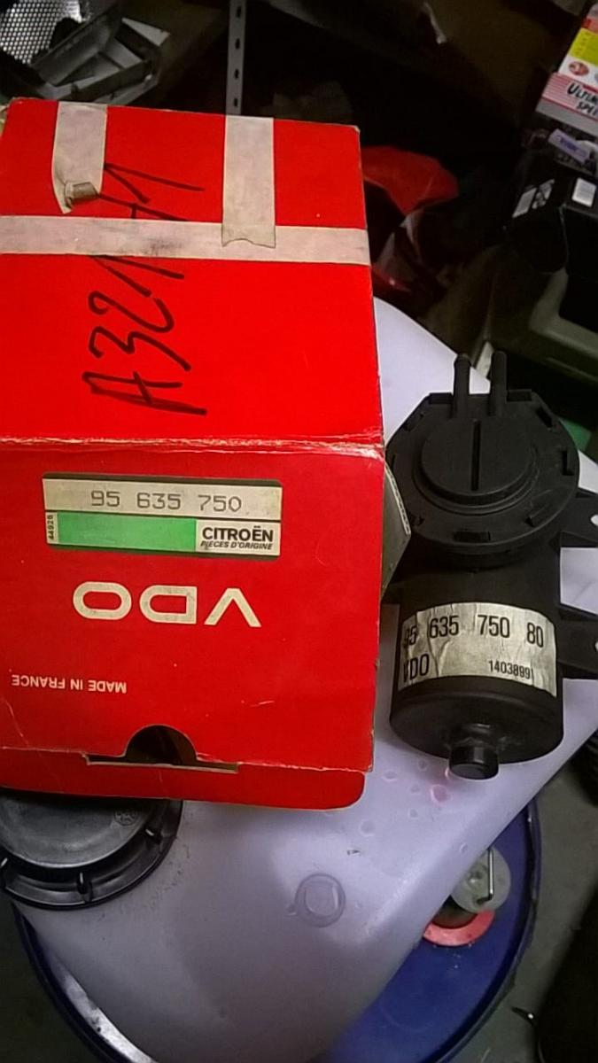 BX Diesel Vakuumpumpe 95 635 750 NOS