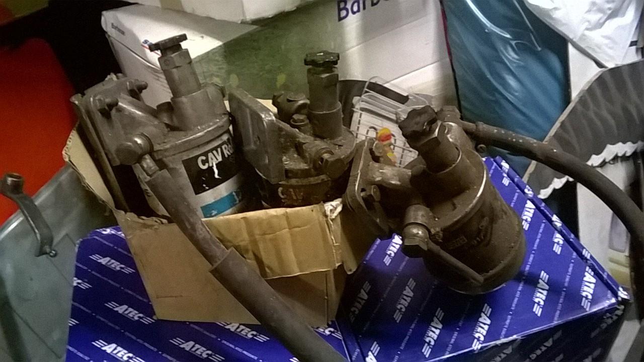 Biete ; CX Diesel Filtergehäuse mit Handpumpe