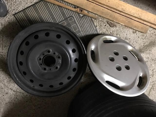 Biete : XM Stahlfelge mit Deckel