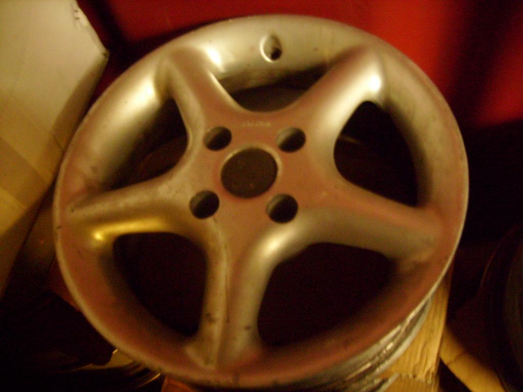 large.283441320_alufelge003.JPG.b5e61bb5114cad1a93dcefa32a46c638.JPG