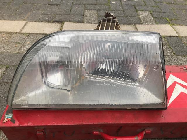Biete : Scheinwerfer CX S 2 links geteilt