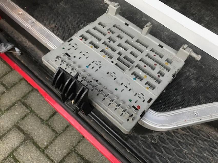 Biete : Platine Sicherungen BX ohne ABS