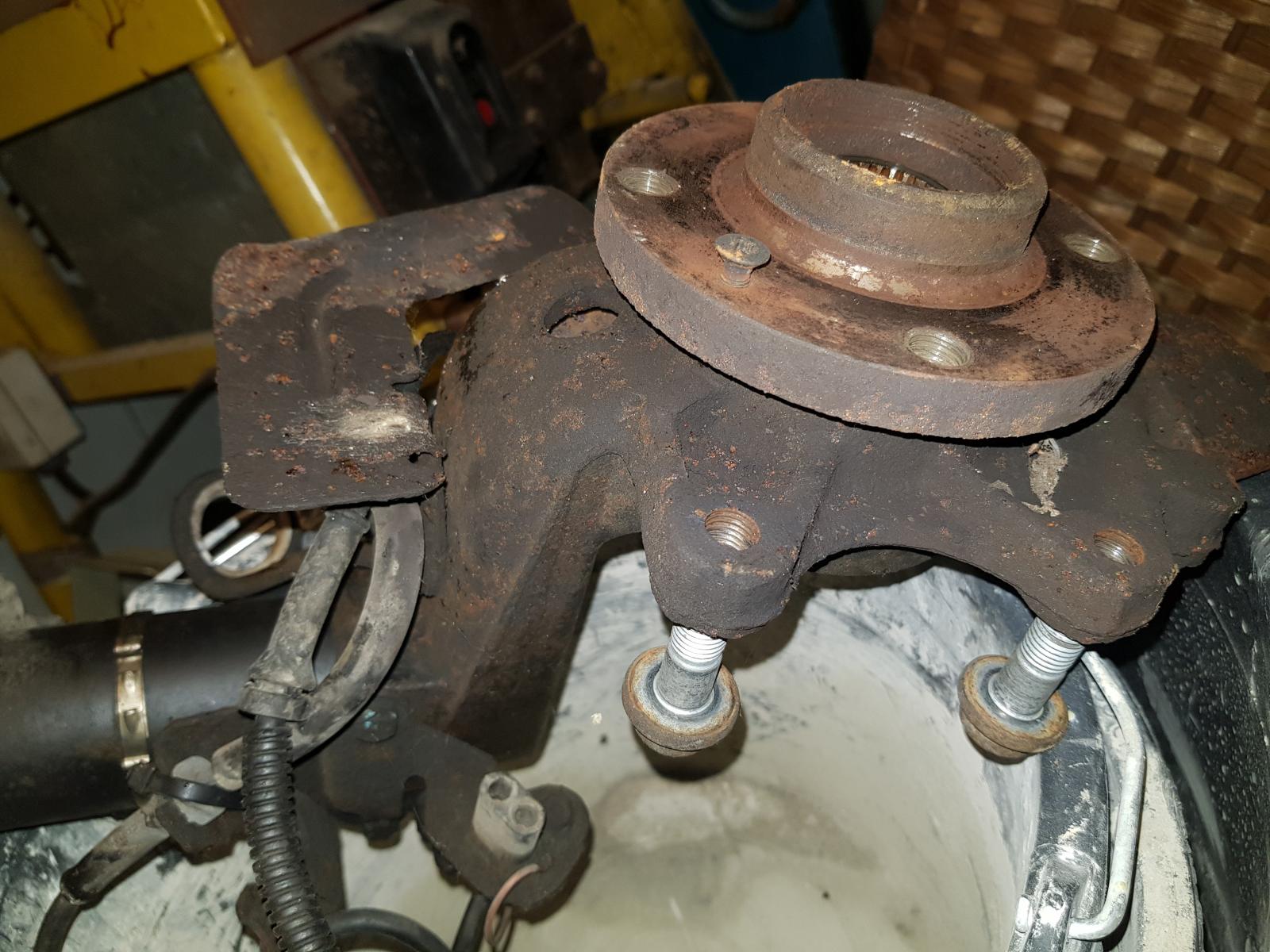 Suche: Für X2 Bremssattelträger links V6 für 288er Bremsscheibe