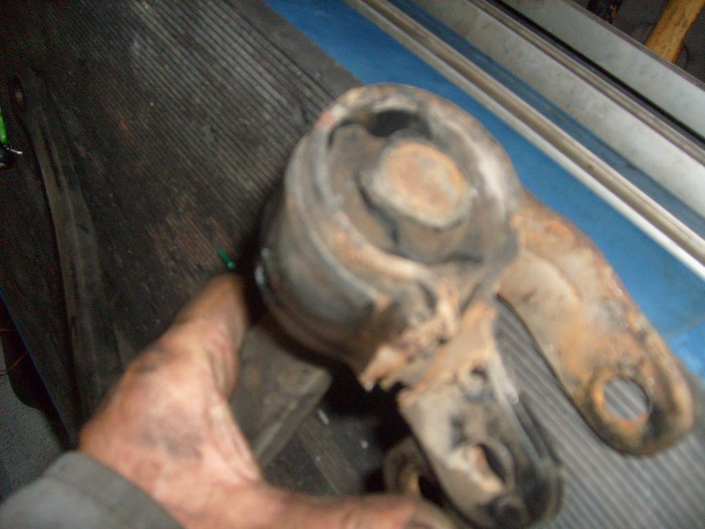large.1116562913_Querlenker003.JPG.f54d408055603363c446927f6d64c268.JPG