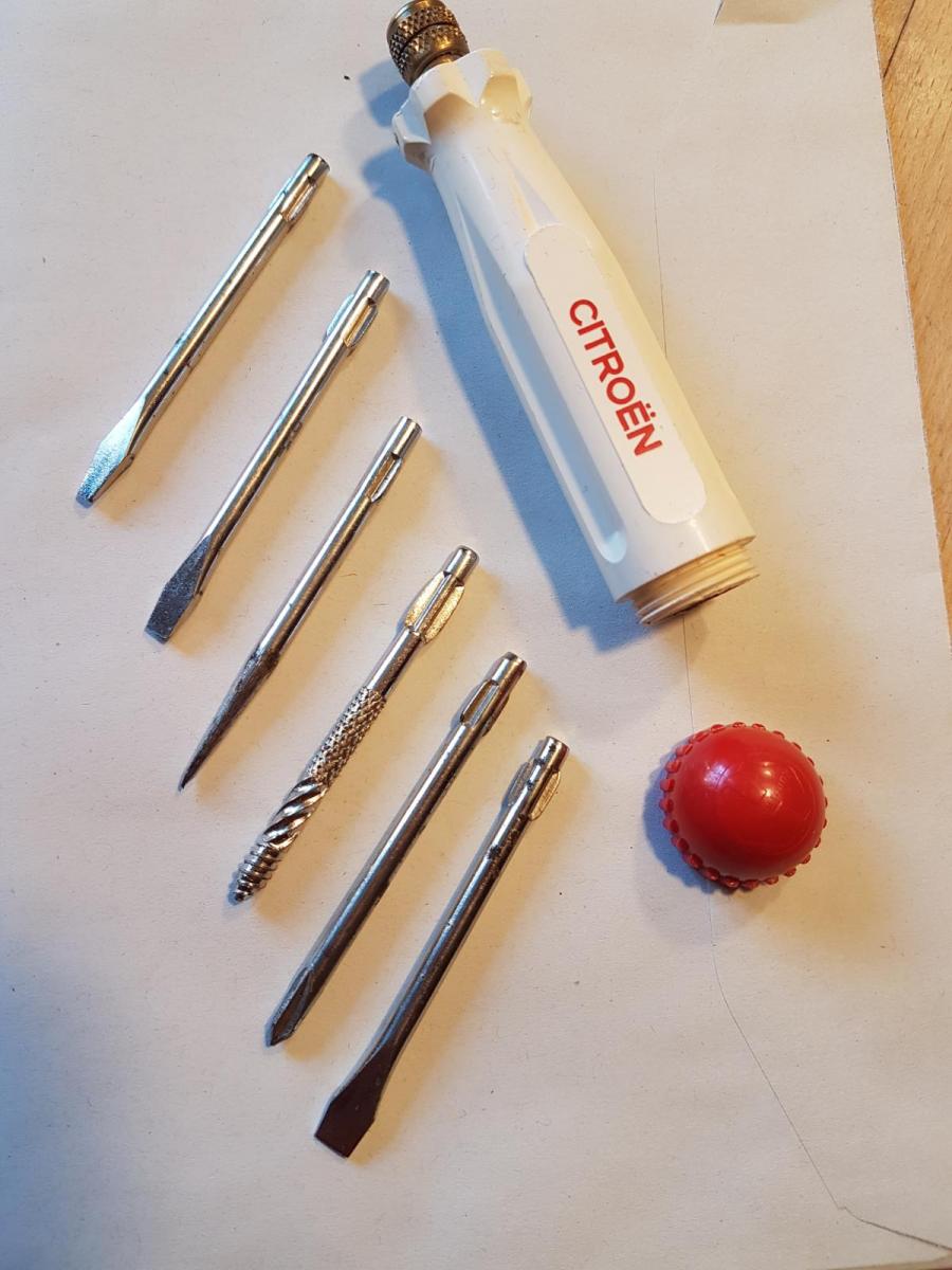 citroenSchraubenzieher.jpg.c40dba4a9692cba2d9aa03b5a4d29c5f.jpg