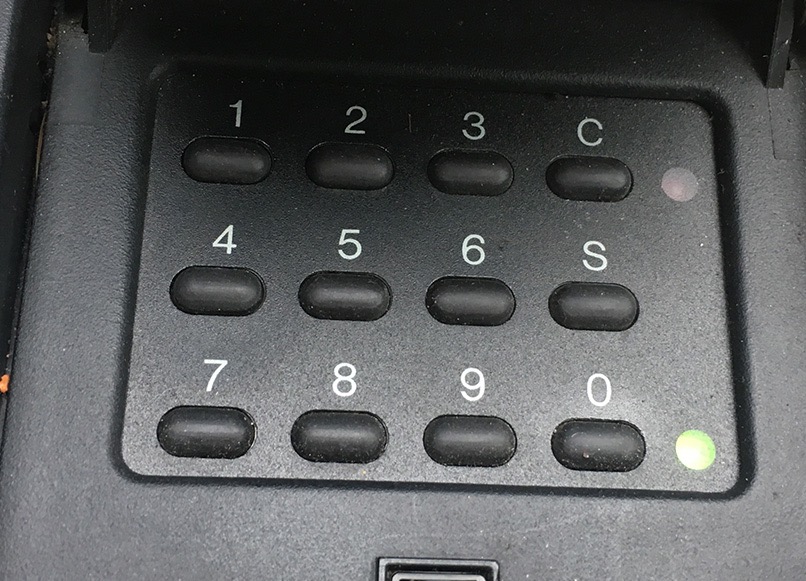 X1 Tastatur Wegfahrsperre deaktivieren - BX, XM, Xantia - André Citroën Club