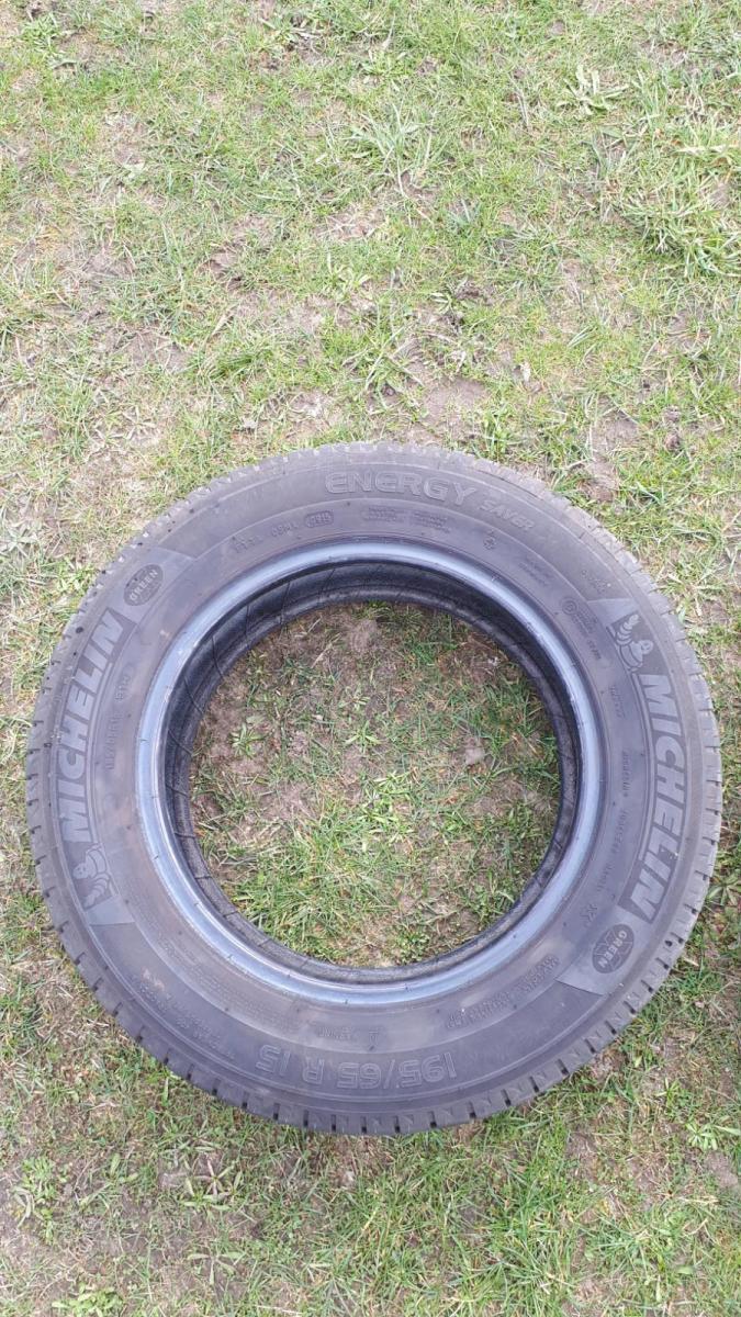 BIETE 2x 195/65 R15 7mm  DOT 0915 ohne Felge