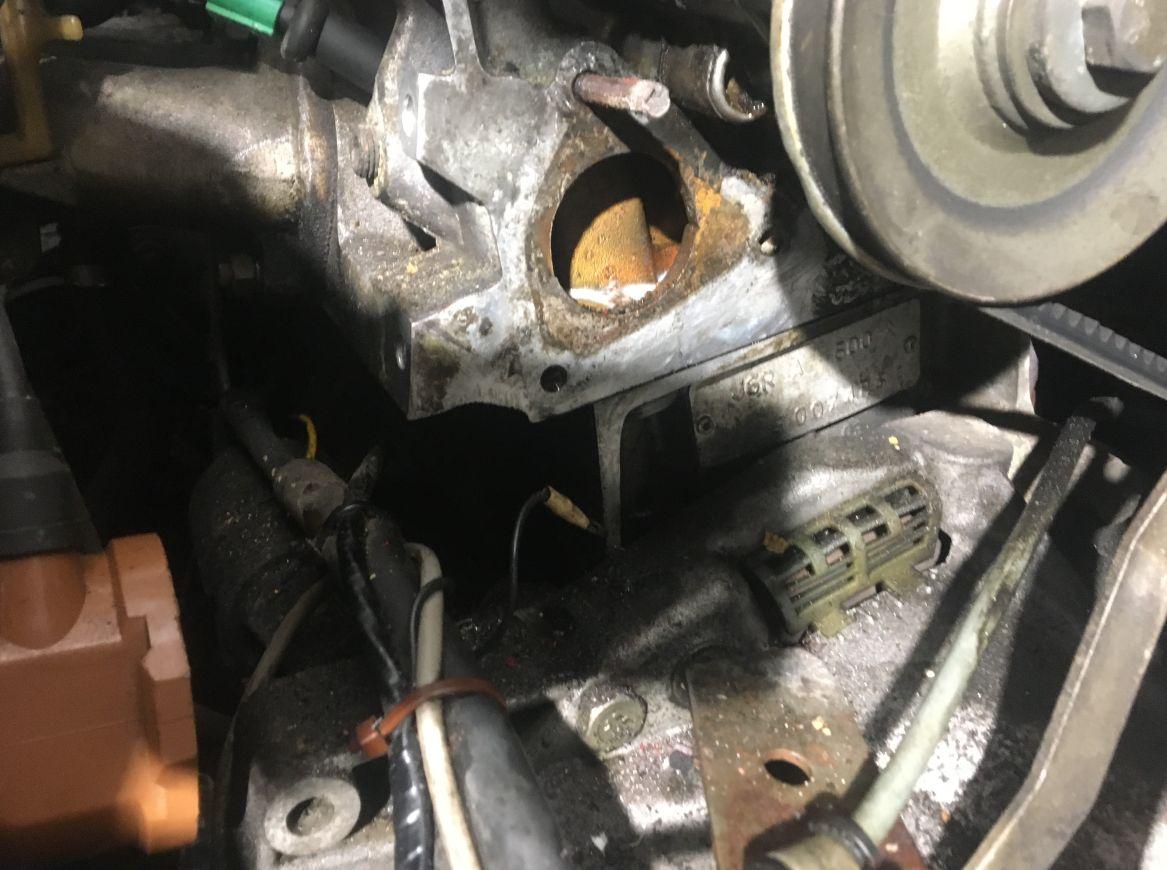 MotorJ6RA500Thermostatausgebaut.jpg.1422be8d85f15e3ccfea3e8254785524.jpg