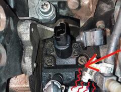 1_Dieselpumpe_undicht_20241215_173126_bearb_Pf_undichte_Stelle .jpg