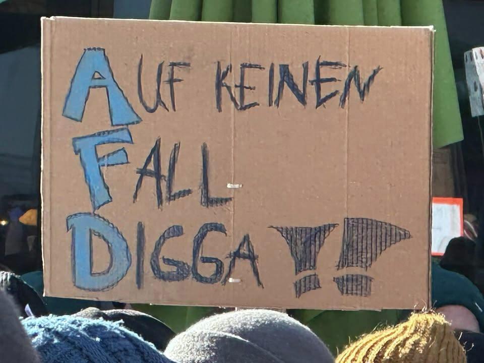 AufKeinenFallDigga.jpg.f65a76a623300cf5cec91974a5a6e2f2.jpg