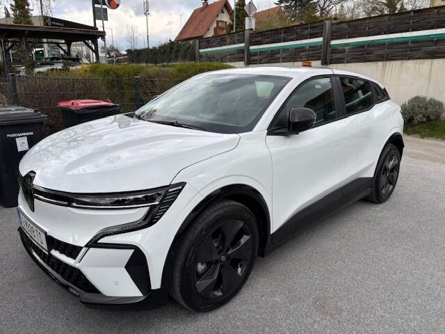 large.Megane1.jpg.becf47ef5ae6d7ee5ad81219a0e3db5a.jpg