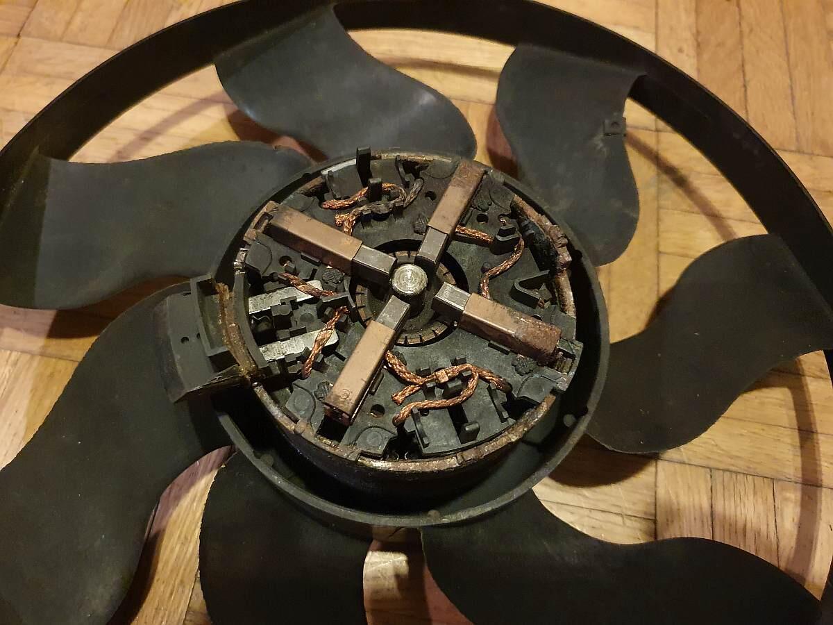 large.Xantia_Khlerventilator_Kohlenhalter.jpg.6121c5e4ee48fadca5bfc415340ddc0a.jpg
