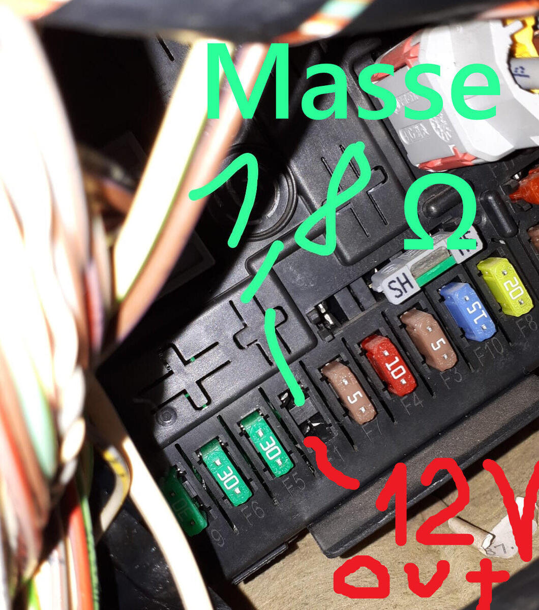 large.bsi_fuse_contact_to_pin1_rear_wiper.jpg