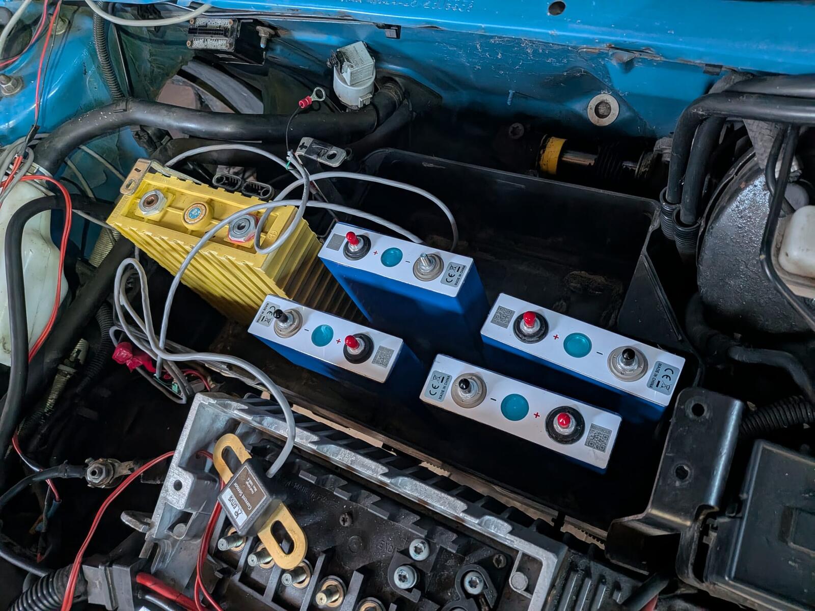 Batteriekasten vo mit neuen Akkus.jpeg
