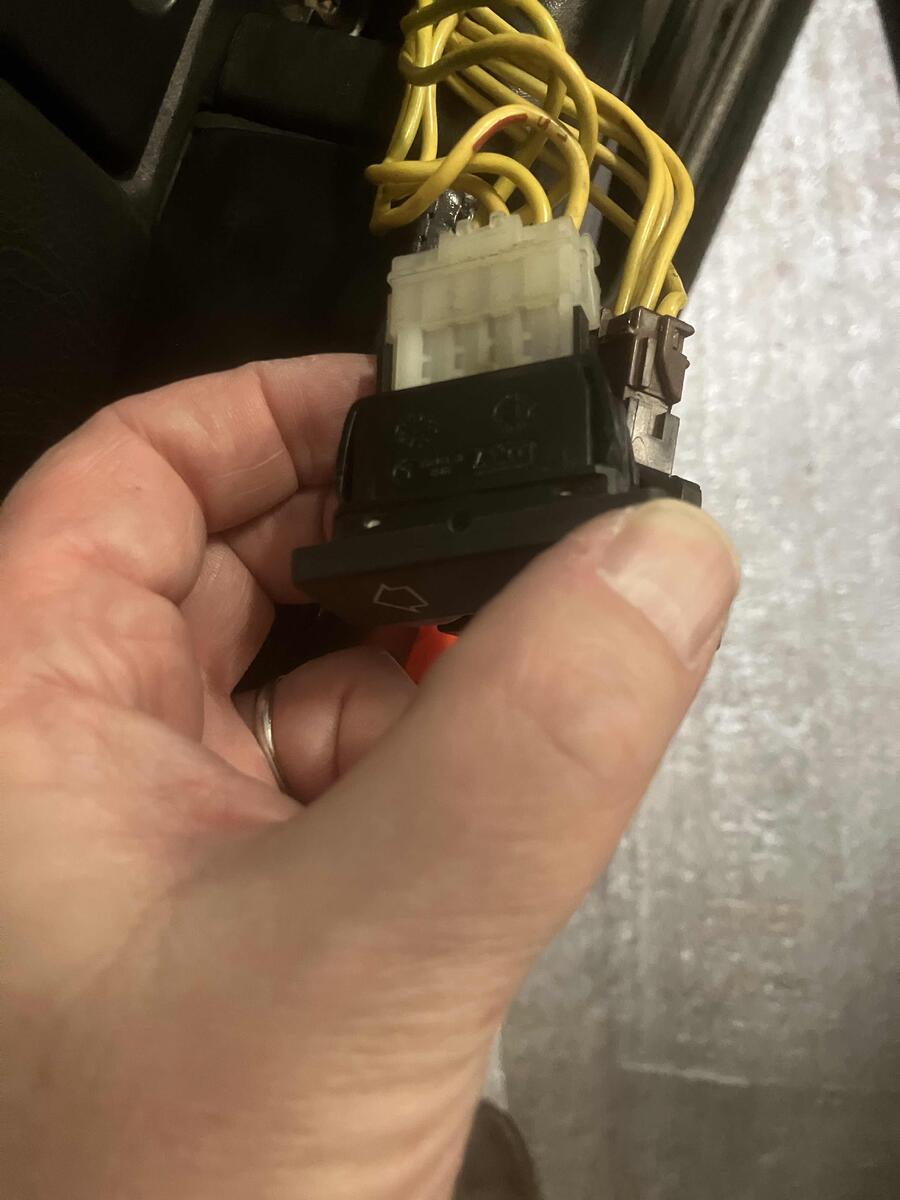 Fahrer Fensterheberschalter Y4.jpg