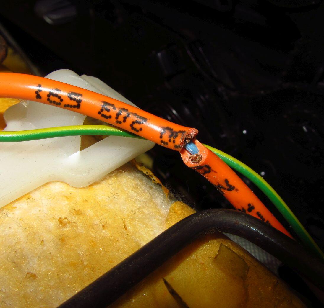 Pluriel_Seat_Airbag_Cable_Broken_1.jpg