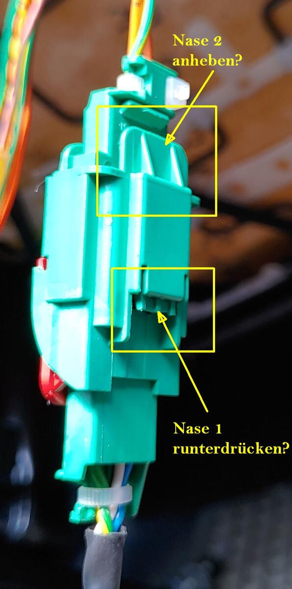 Stecker_grün_Nasen.jpg