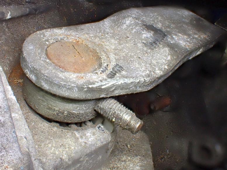 777Kupplungsbetätigungshebel BE3⁄5, Bolzen mit Gewinde, Ausbau P5173515.jpg
