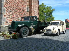 Größter und kleinster Citroen-LKW T45 und 250 in Losser.JPG